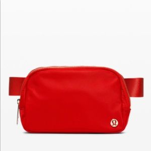 Lululemon everywhere belt bag